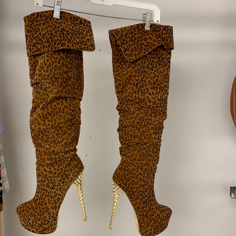 Women’s Cheetah size 7 spike heels